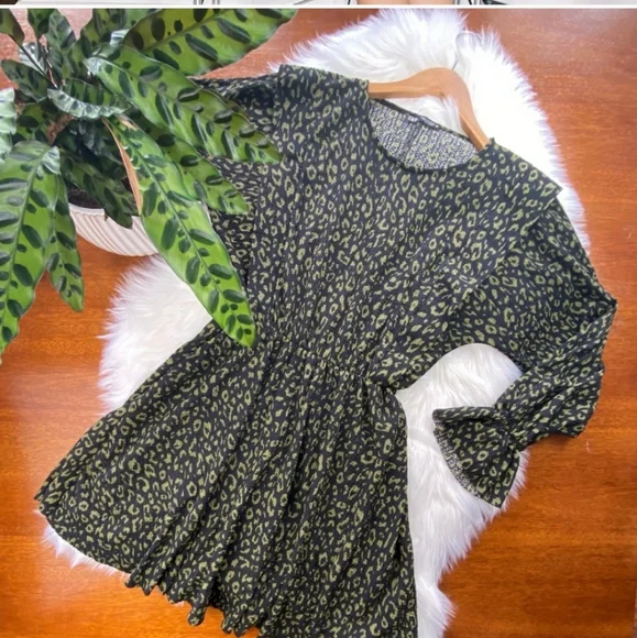 slim fit dress slacks Zara Green and Beige Size XS Dress – Swap Boutique